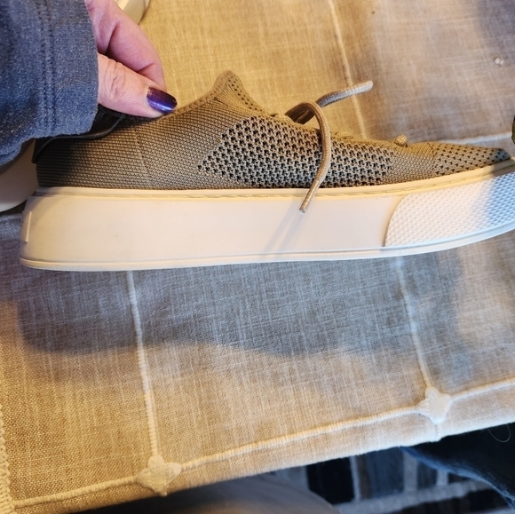 J Slides Damien Khaki womens knit sneaker sz 7.5 Beige stretchy in GUC see pics - Picture 10 of 13